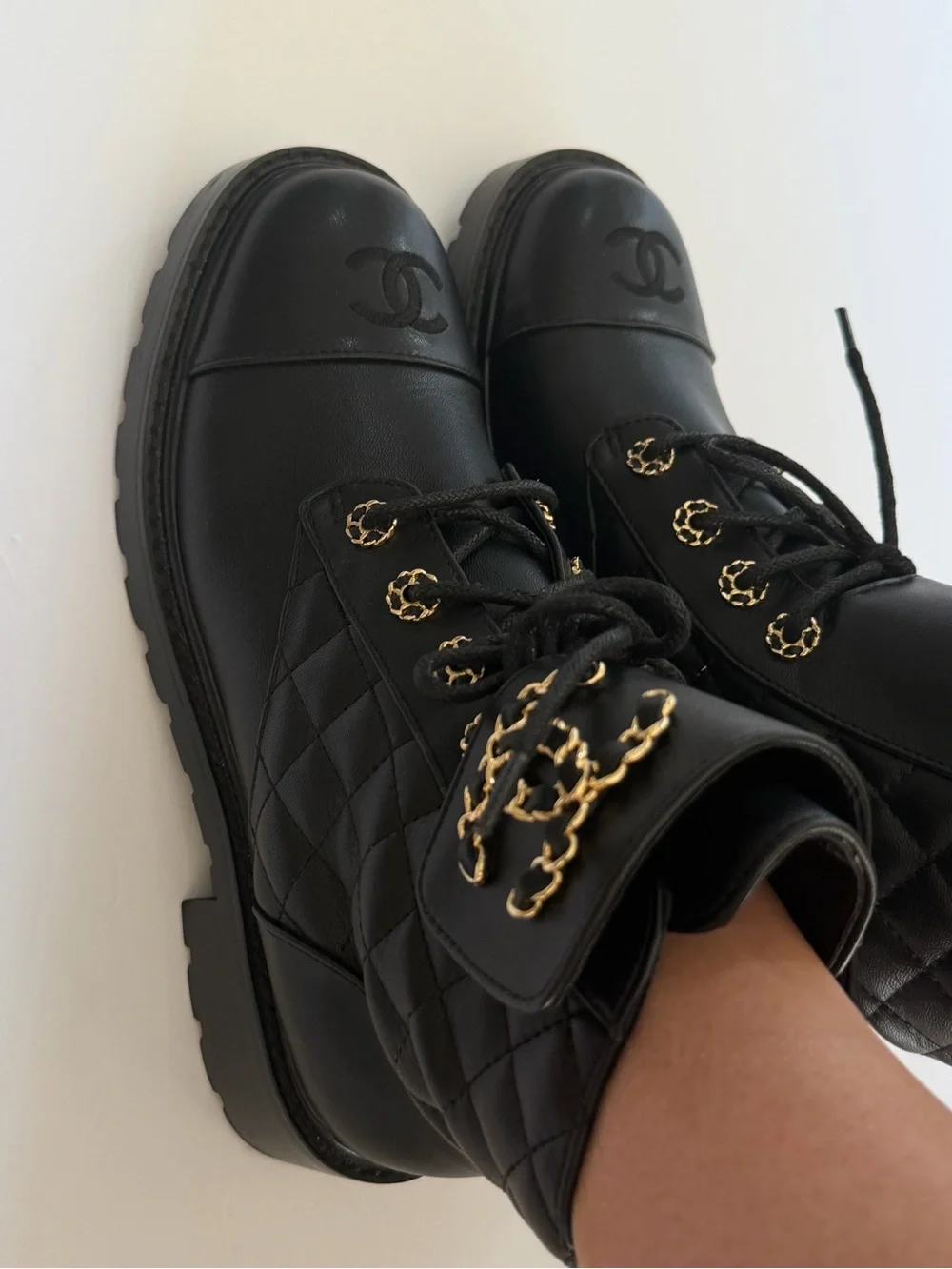 New CHANEL Black Quilted Leather Lace-Up Ankle Boots with Gold CC Chain y2k 90s